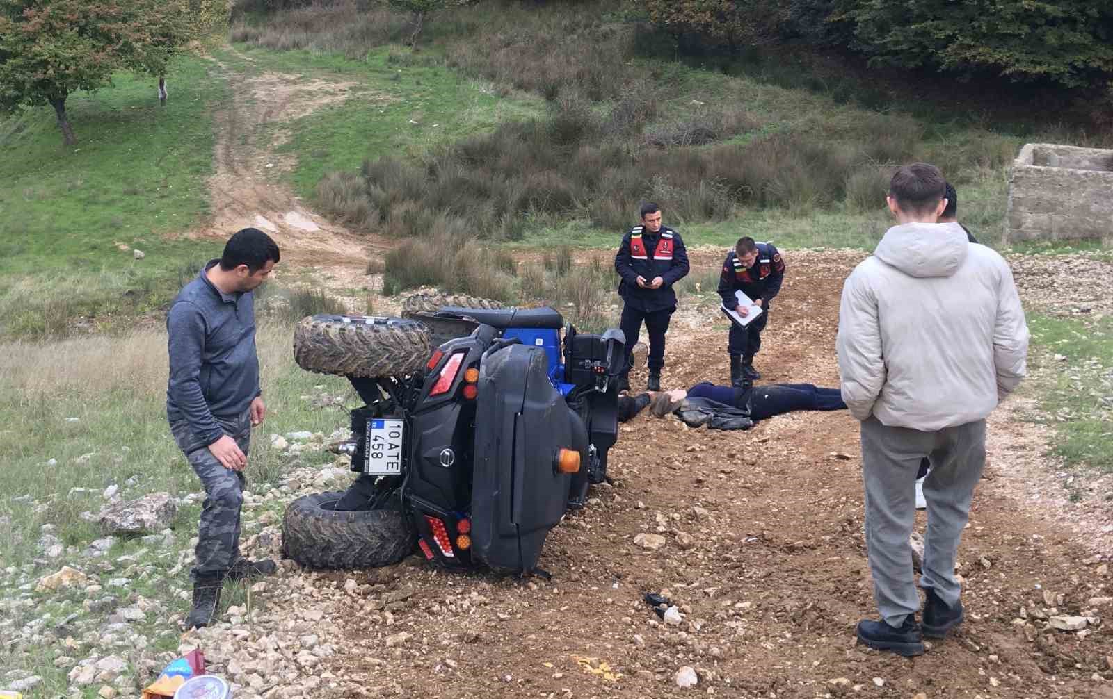 ERDEK’TE ATV DEVRİLDİ: 2 YARALI