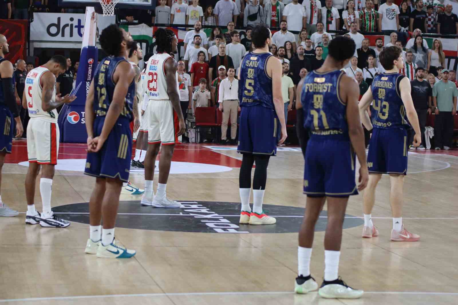BASKETBOL SÜPER LİGİ: KARŞIYAKA: 72 - FENERBAHÇE: 97