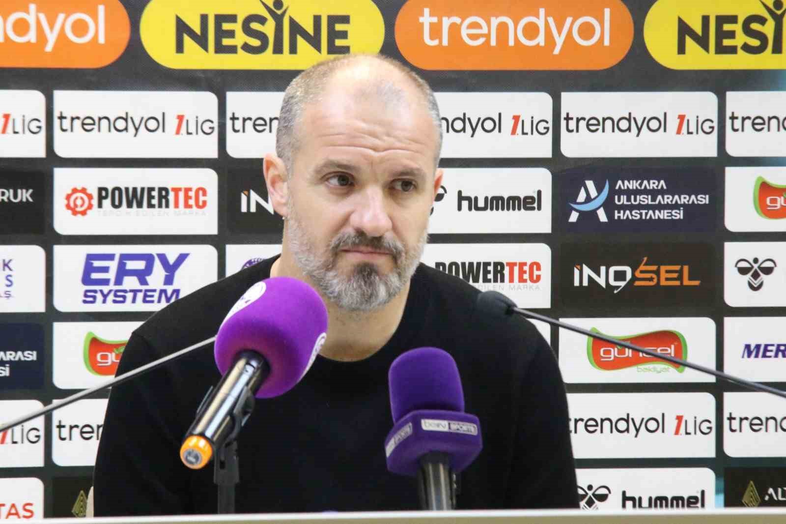MUSTAFA ER: "4-2’LİK BİR GALİBİYET, HAYIRLI OLSUN, LİDERLİĞİ ALDIK"
