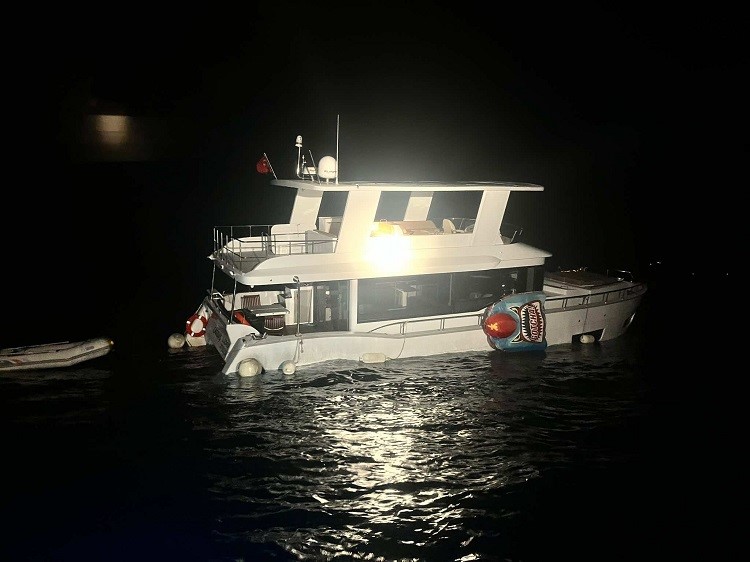 ÇANAKKALE’DE BATMA TEHLİKESİ GEÇİREN TEKNEDEKİ 2 KİŞİ KURTARILDI