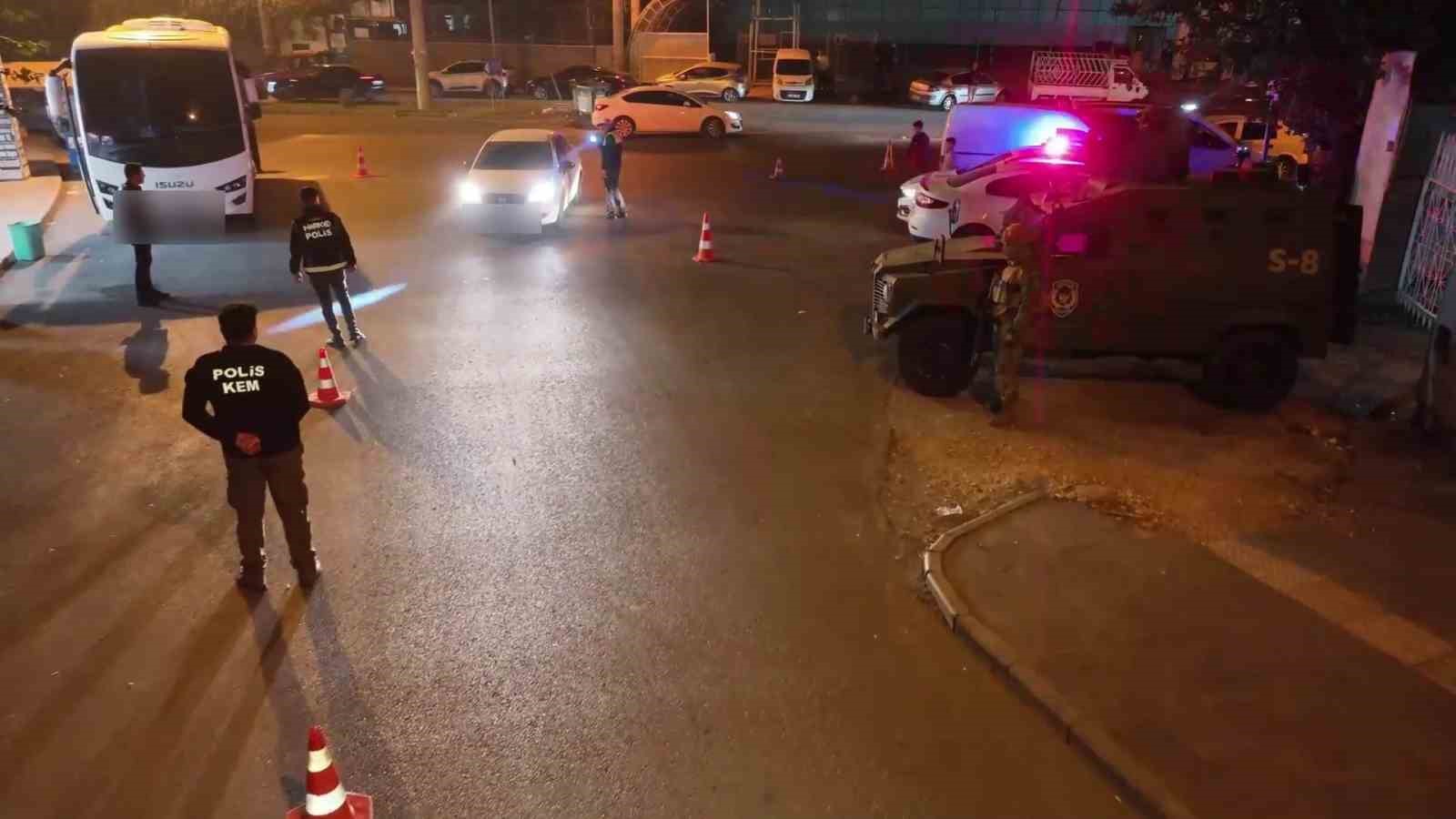 DİYARBAKIR’DA ASAYİŞ UYGULAMALARI: UYUŞTURUCUYU BUĞDAY TORBALARINDA GİZLEMİŞLER