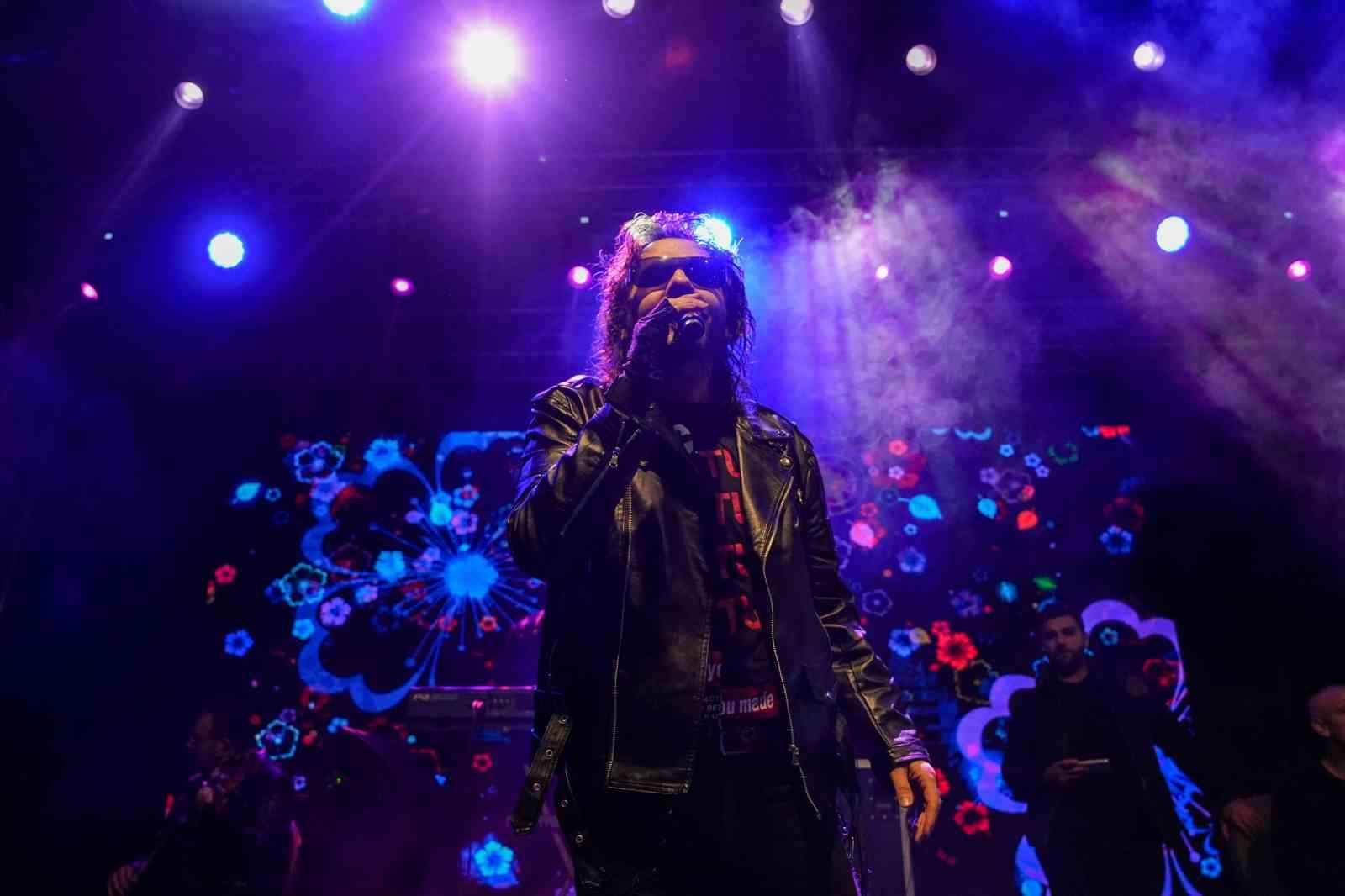 8. BABADAĞ BABAFEST, MUHTEŞEM İSMAİL YK KONSERİYLE SONA ERDİ
