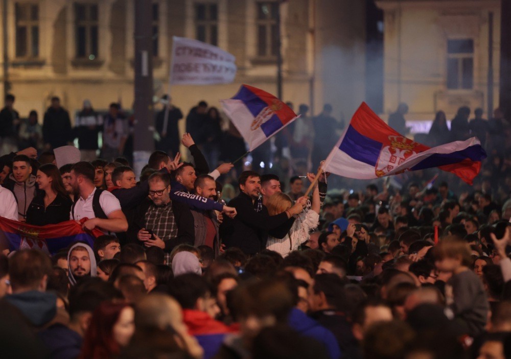 SIRBİSTAN’DA GENEL SEÇİMLERDE PROTESTOCU ÖĞRENCİ HAREKETİ ZAFERİNİ İLAN ETTİ