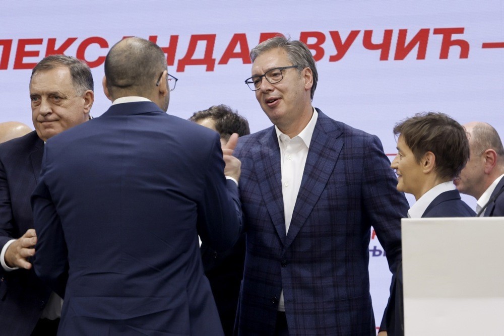 SIRP LİDER ALEKSANDAR VUCİC, SEÇİM YENİLGİSİNİ KABUL ETTİ