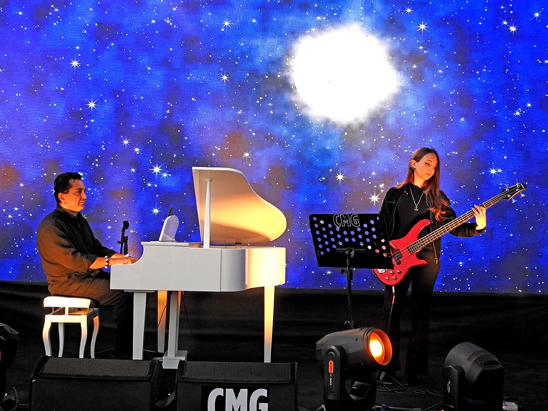 MUSTAFA BORAN DURGUN, ÇEŞME’DE BESTELEDİĞİ ESERLERİNİ ÇEŞME KALESİ’NDE SESLENDİRDİ