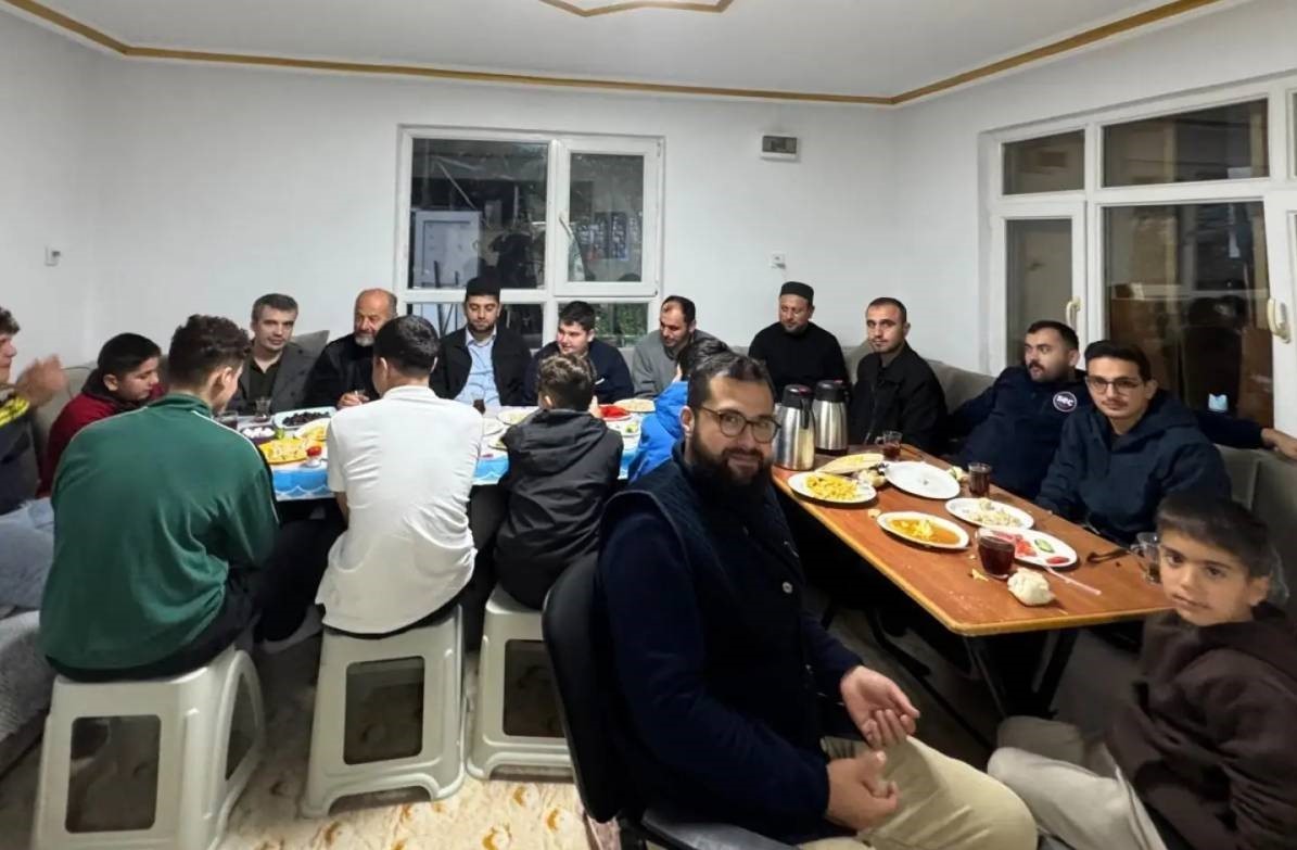 SİNOP’TA GENÇLER SABAH NAMAZI VE KAHVALTIDA BULUŞTU