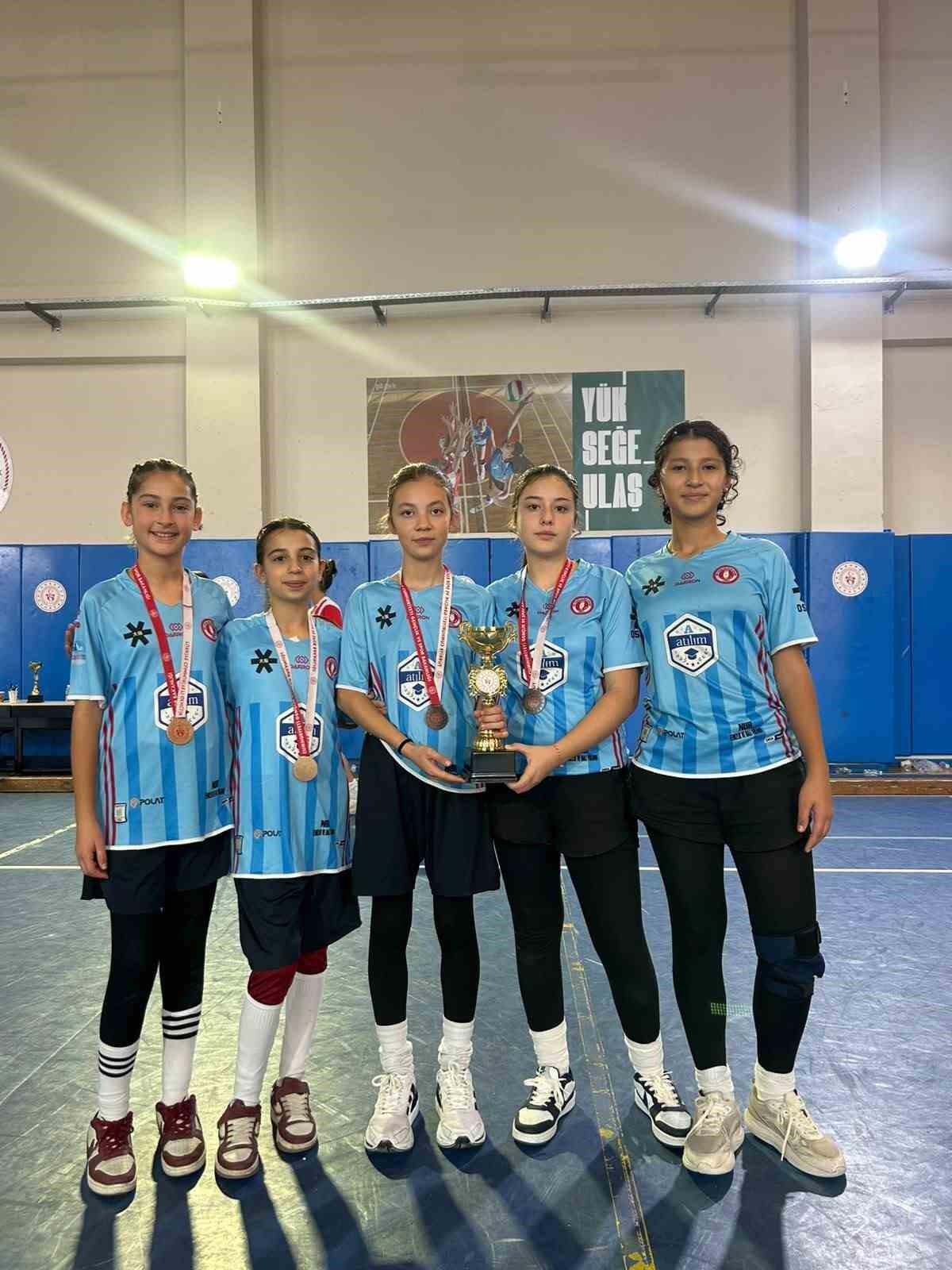 MUĞLA’DA HOKEY HEYECANI U14 LİGİ’NDE SÜRÜYOR