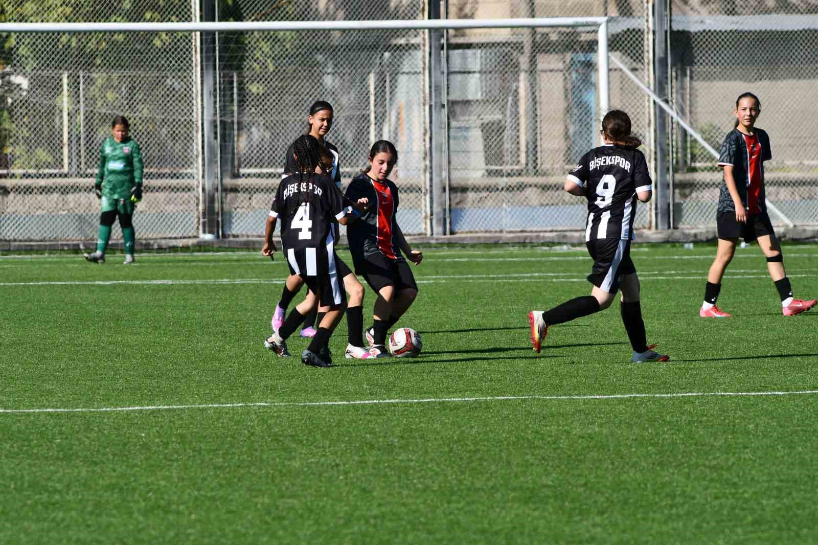 KILIÇASLAN YILDIZSPOR, BİŞEKSPOR’U 7 GOLLE GEÇTİ
