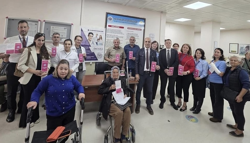 EDREMİT DEVLET HASTANESİ’NDE HASTA HAKLARI GÜNÜ ETKİNLİĞİ