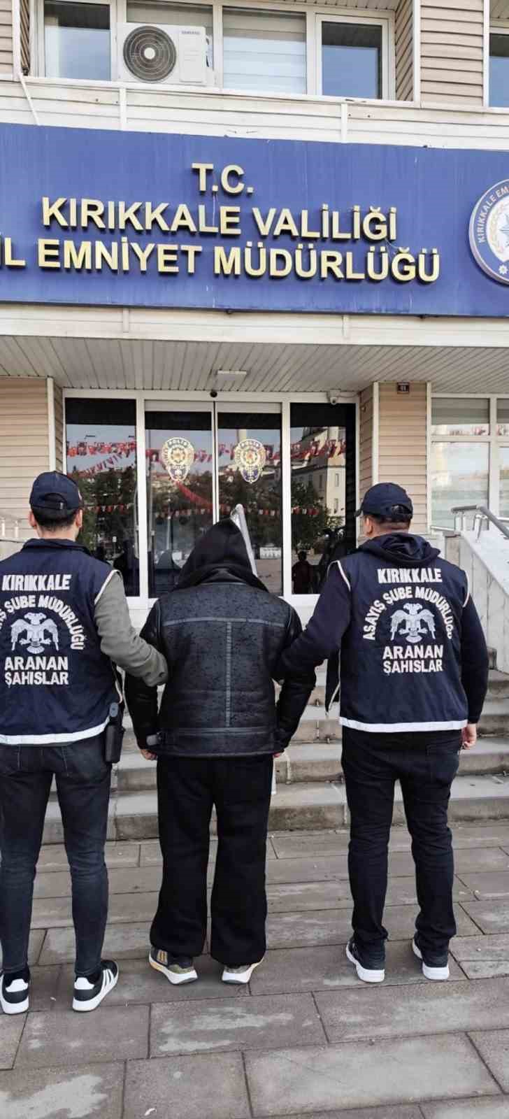 KIRIKKALE’DE UYUŞTURUCU TİCARETİ SUÇUNDAN ARANAN FİRARİ HÜKÜMLÜ YAKALANDI