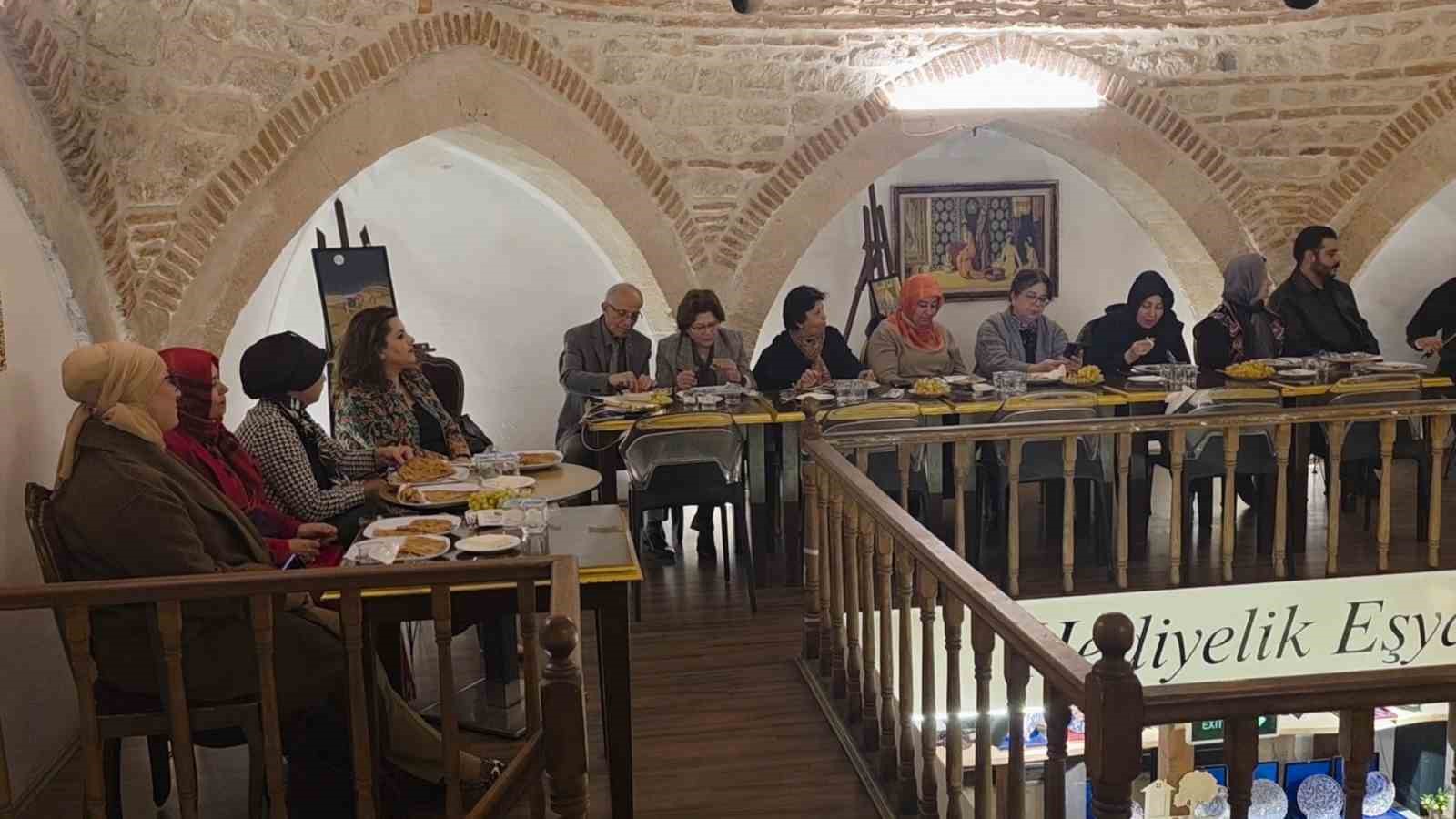 KÜTAHYA’DA 600 YILLIK TARİHİ HAMAM, SANATÇILARIN BULUŞMA NOKTASI OLDU