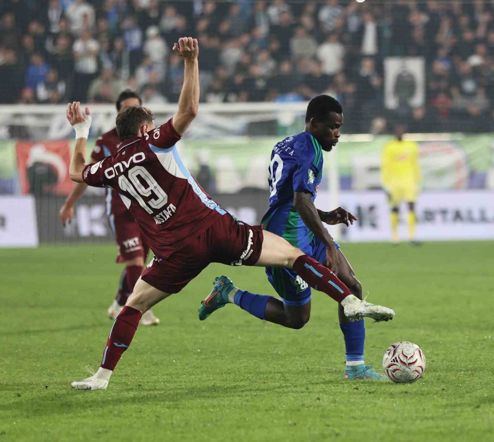 TRENDYOL SÜPER LİG: ÇAYKUR RİZESPOR: 3 - TRABZONSPOR: 4 (MAÇ SONUCU)
