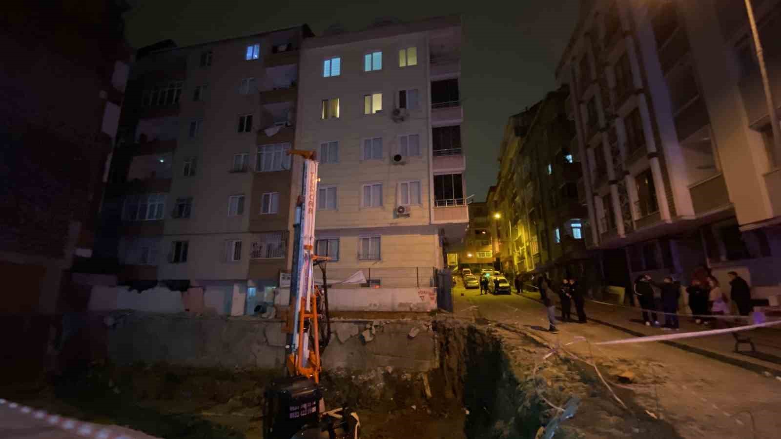 BAHÇELİEVLER’DE İKİ BİNANIN ZEMİNİNDE ÇÖKME: 20 DAİRE TAHLİYE EDİLDİ