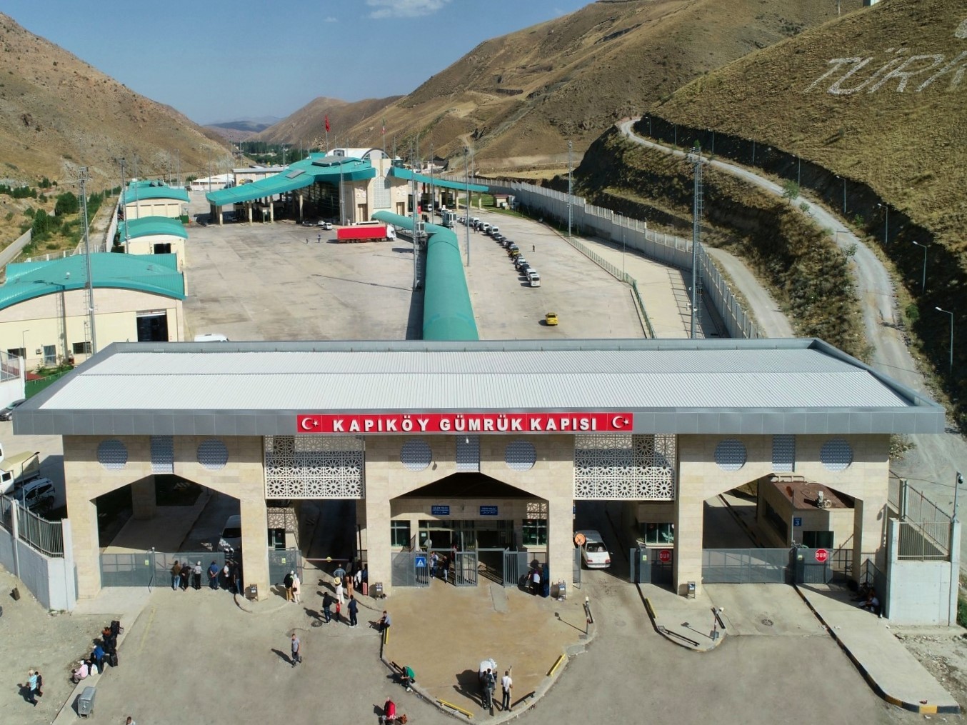 BAŞKAN TAKVA MÜJDEYİ VERDİ: KAPIKÖY KARŞILIKLI TIR GEÇİŞLERİNE AÇILDI