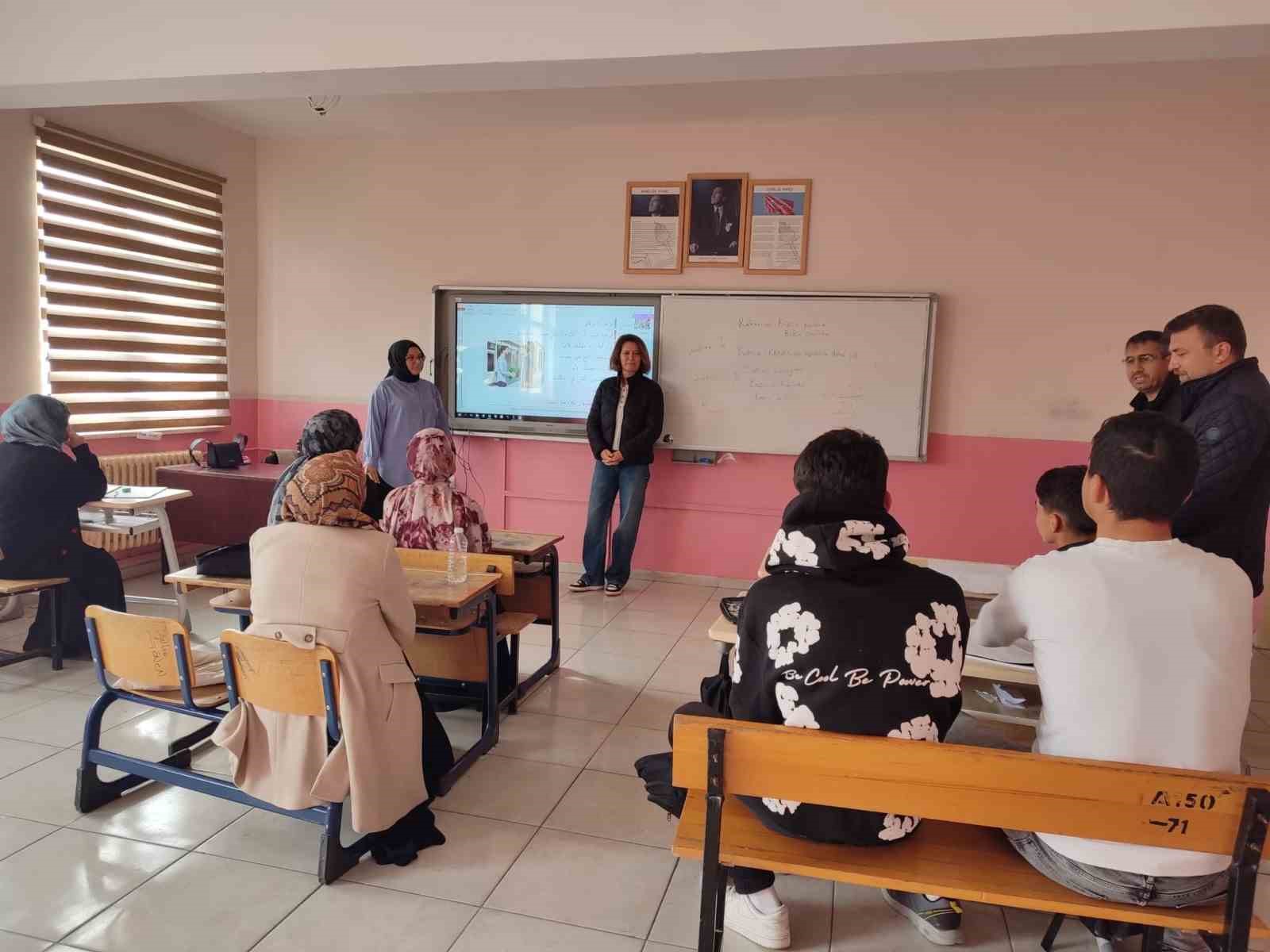 ALTINTAŞ’TA AÇIK ÖĞRETİM İMAM HATİP LİSESİ KURSLARINA ZİYARET