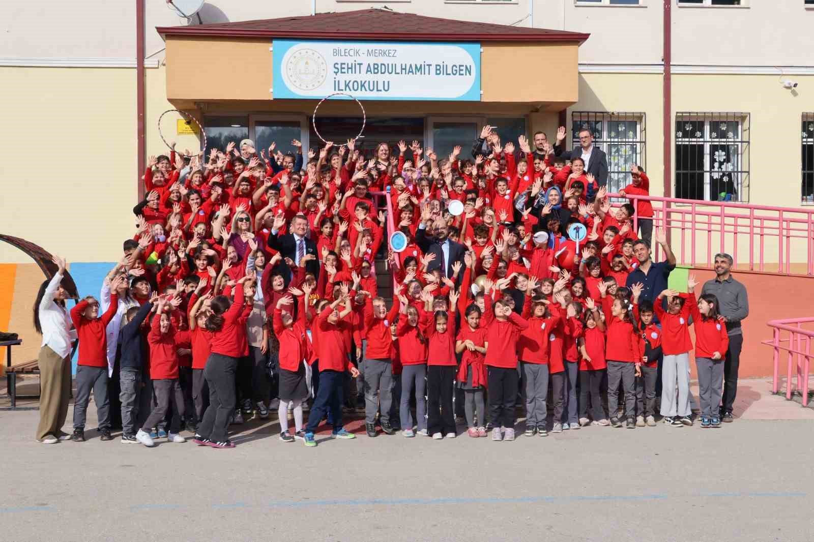 İLKOKUL ÖĞRENCİLERİNDEN GELENEKSEL ÇOCUK OYUNLARI