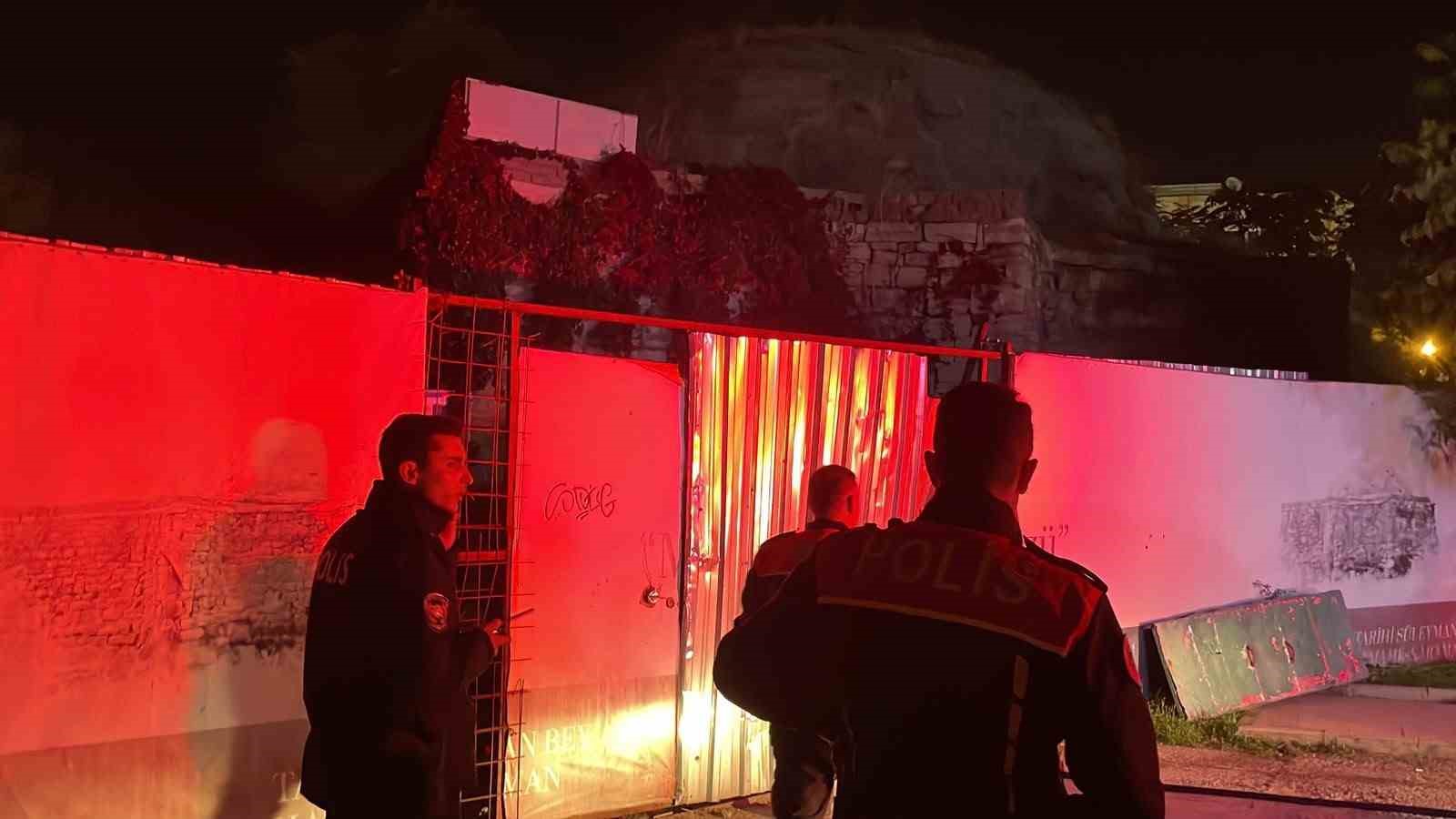 KARAMAN’DA TARİHİ HAMAMIN BAHÇESİNDE YANGIN