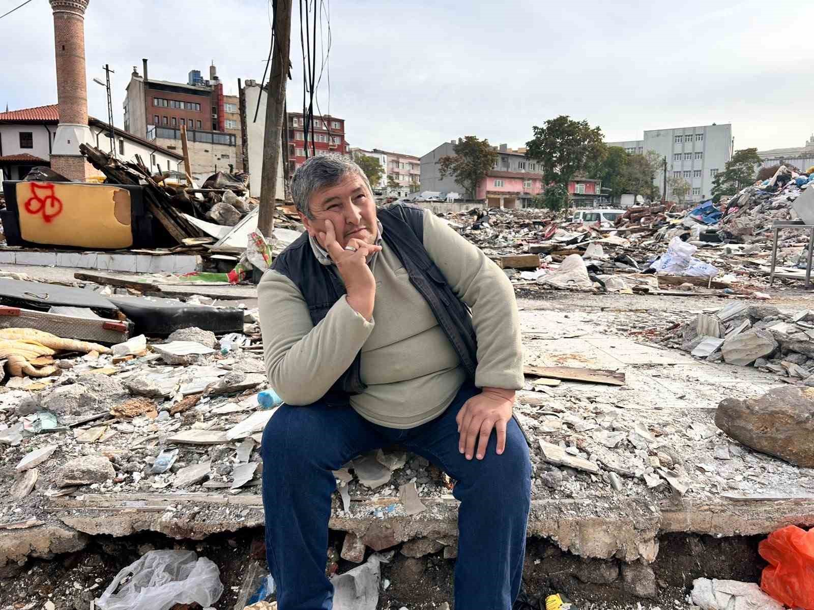 BAŞKENTİN KÖKLÜ TİCARET NOKTASI İTFAİYE MEYDANI’NDA YIKIM SÜRÜYOR