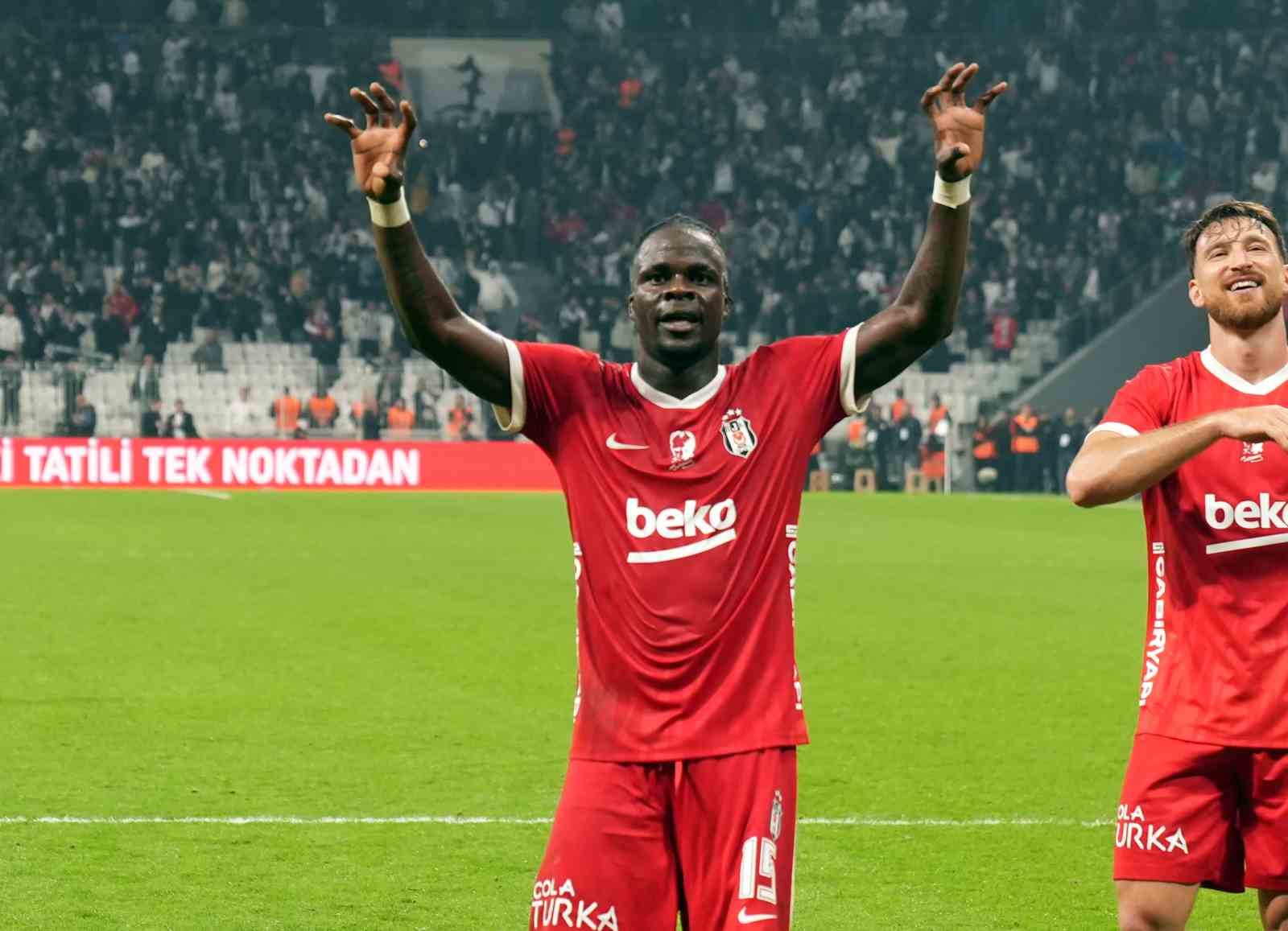 JUNİOR OLAİTAN GOLLERİNE DEVAM EDİYOR