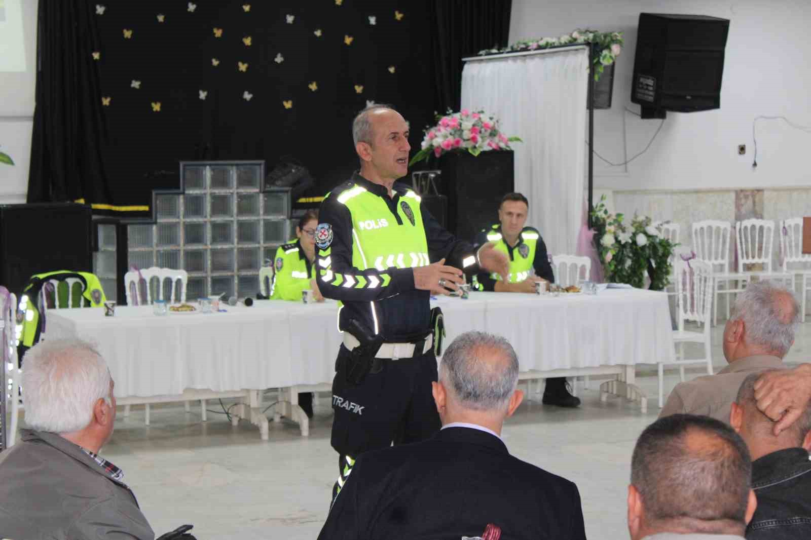 AYDIN’DA SERVİS ŞOFÖRLERİ VE REHBER PERSONELLERE TRAFİK EĞİTİMİ