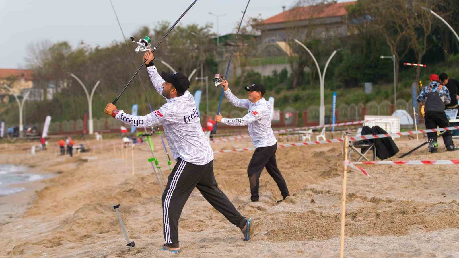 16 ÜLKEDEN 240 OLTA BALIKÇISI KOCAELİ’DE YARIŞTI