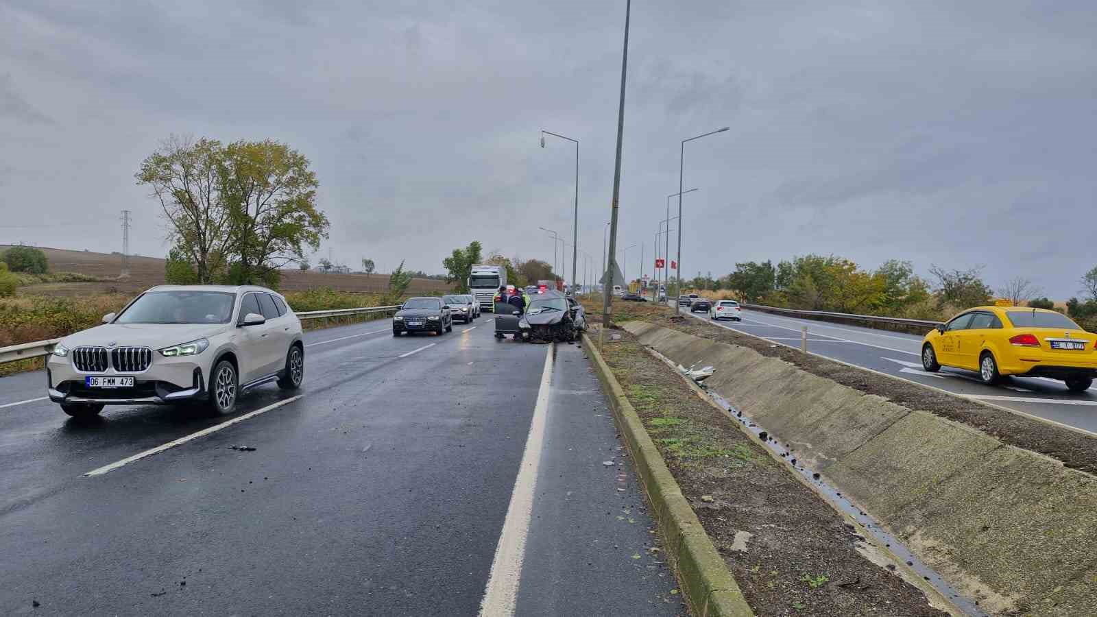 OTOMOBİL HURDAYA DÖNDÜ: HAVA YASTIKLARI HAYAT KURTARDI
