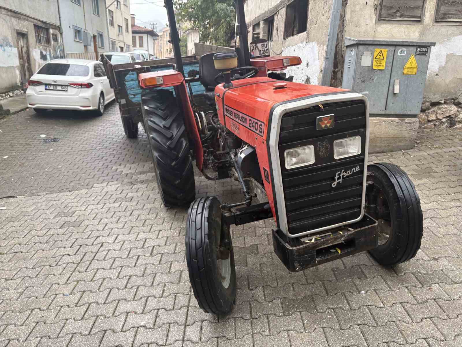 KASTAMONU’DA OTOMOBİL İLE TRAKTÖR ÇARPIŞTI: 1 YARALI