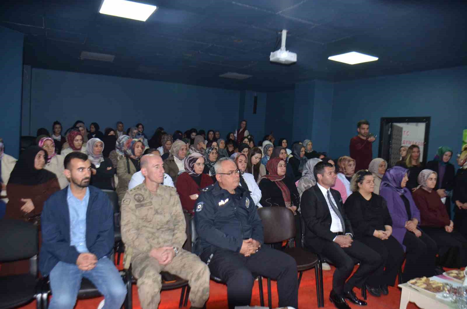 BULANIK’TA MADDE BAĞIMLILIĞIYLA MÜCADELE SEMİNERİ DÜZENLENDİ