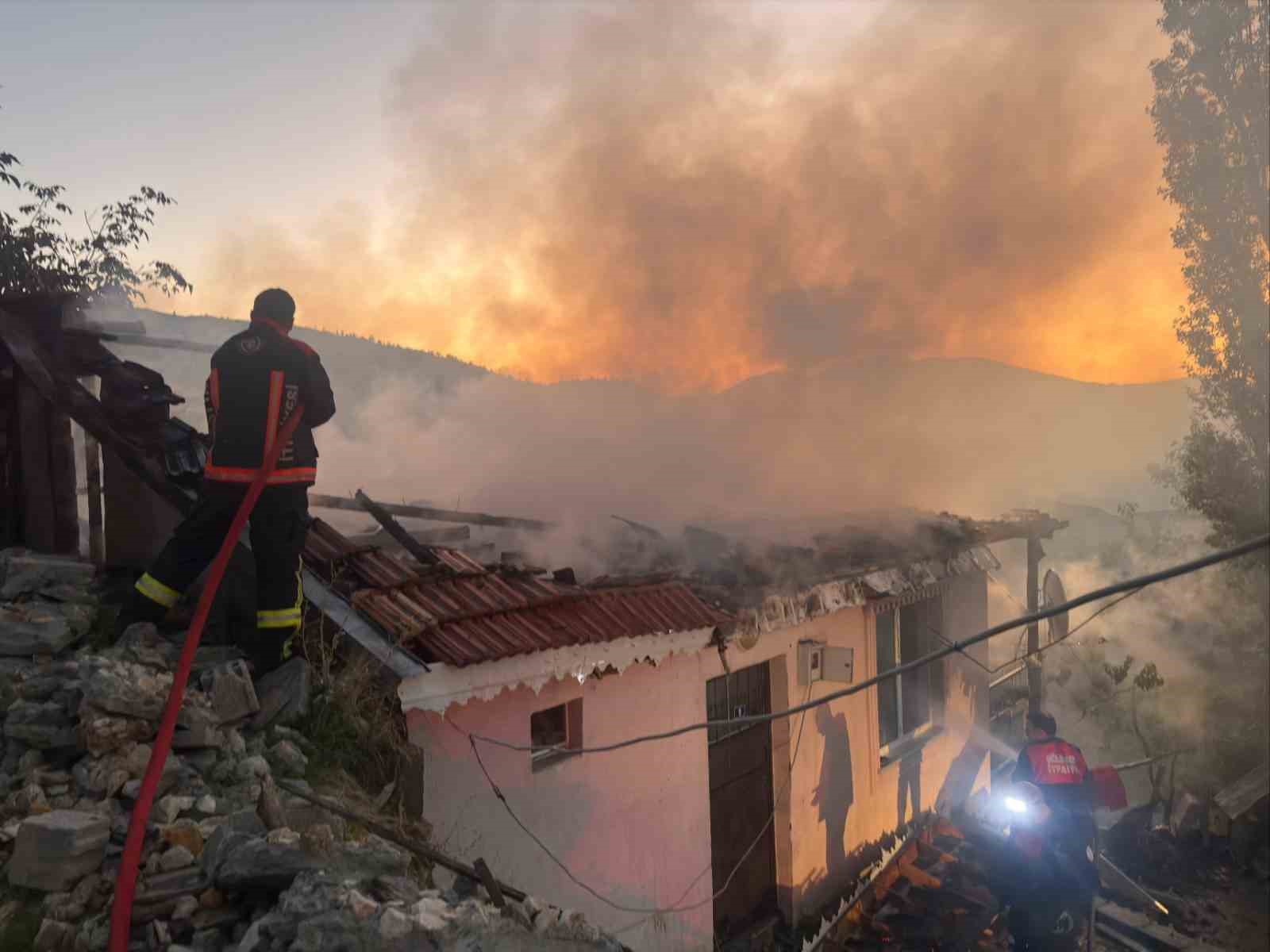 AKRABASINI YAKARAK ÖLDÜRMEYE ÇALIŞTIĞI İDDİA EDİLEN ŞAHIS TUTUKLANDI