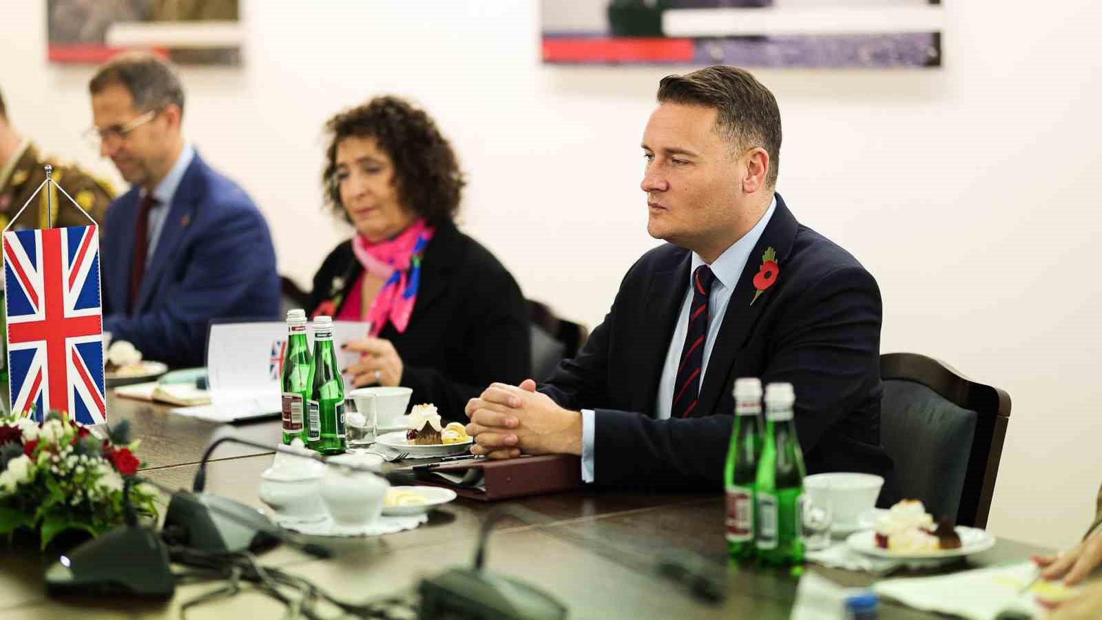 İNGİLTERE SAVUNMA BAKANI: "BİRLEŞİK KRALLIK VATANDAŞLARI NATO VE NATO ÜYESİ DEVLETLERİN RUSYA İLE SAVAŞ HALİNDE OLABİLECEĞİ SENARYOYA HAZIRLIKLI OLMALI"