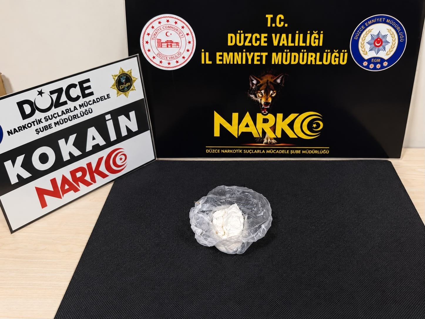 DÜZCE POLİSİ UYUŞTURUCU TACİRLERİNE GÖZ AÇTIRMIYOR