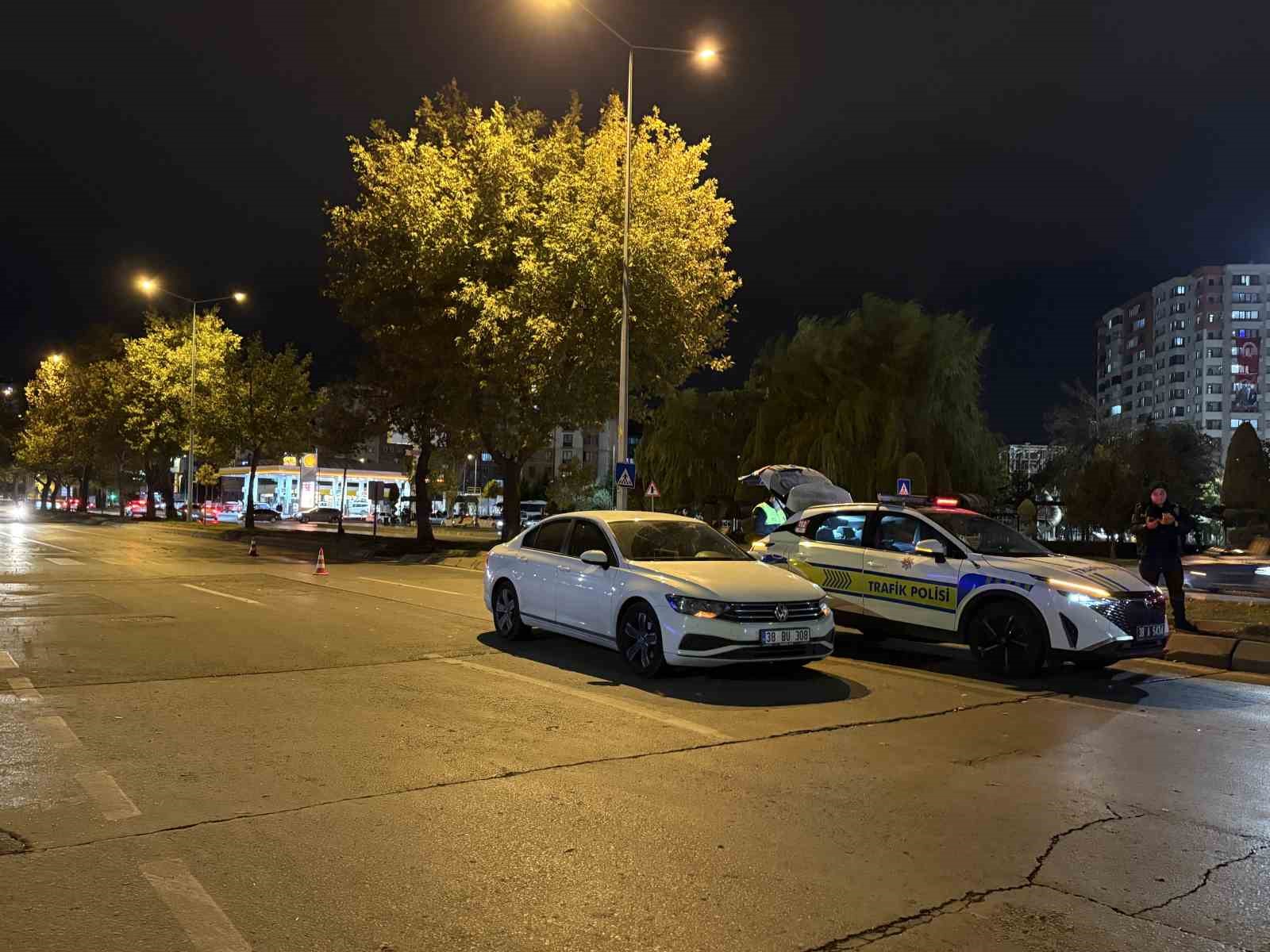 OTOMOBİLİN ÇARPTIĞI ÜNİVERSİTE ÖĞRENCİSİ AĞIR YARALANDI