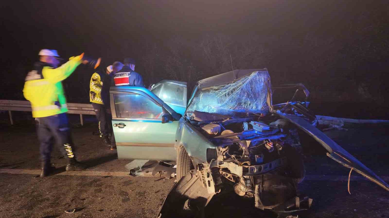 DÜZCE’DE İKİ ARAÇ KAFA KAFAYA ÇARPIŞTI: 5 YARALI