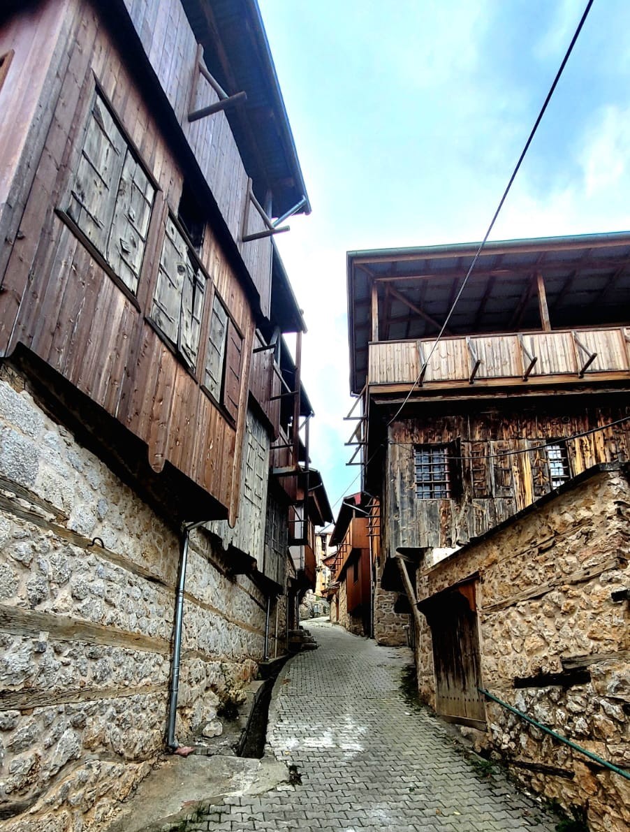 YILLARA MEYDAN OKUYAN EĞİN EVLERİ, TARİHİ VE USTALIĞI YAŞATIYOR