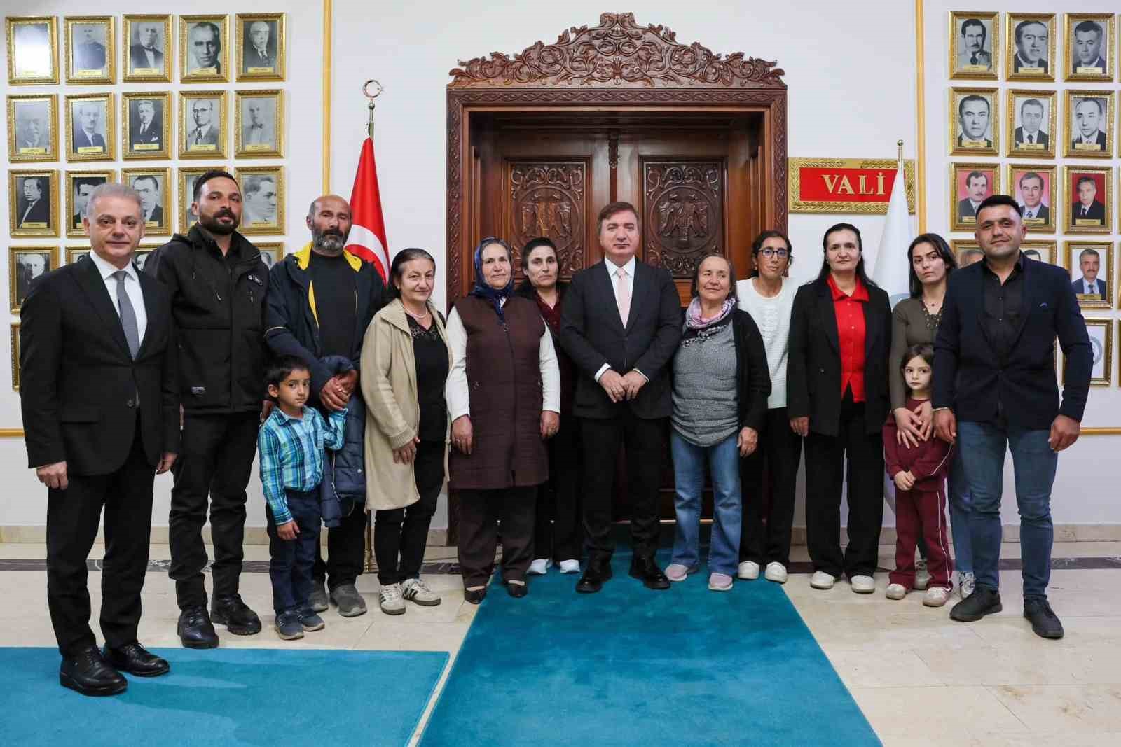 VALİ AYDOĞDU, KUREYŞLİ SARIKAYA KÖYÜ SAKİNLERİNİ AĞIRLADI