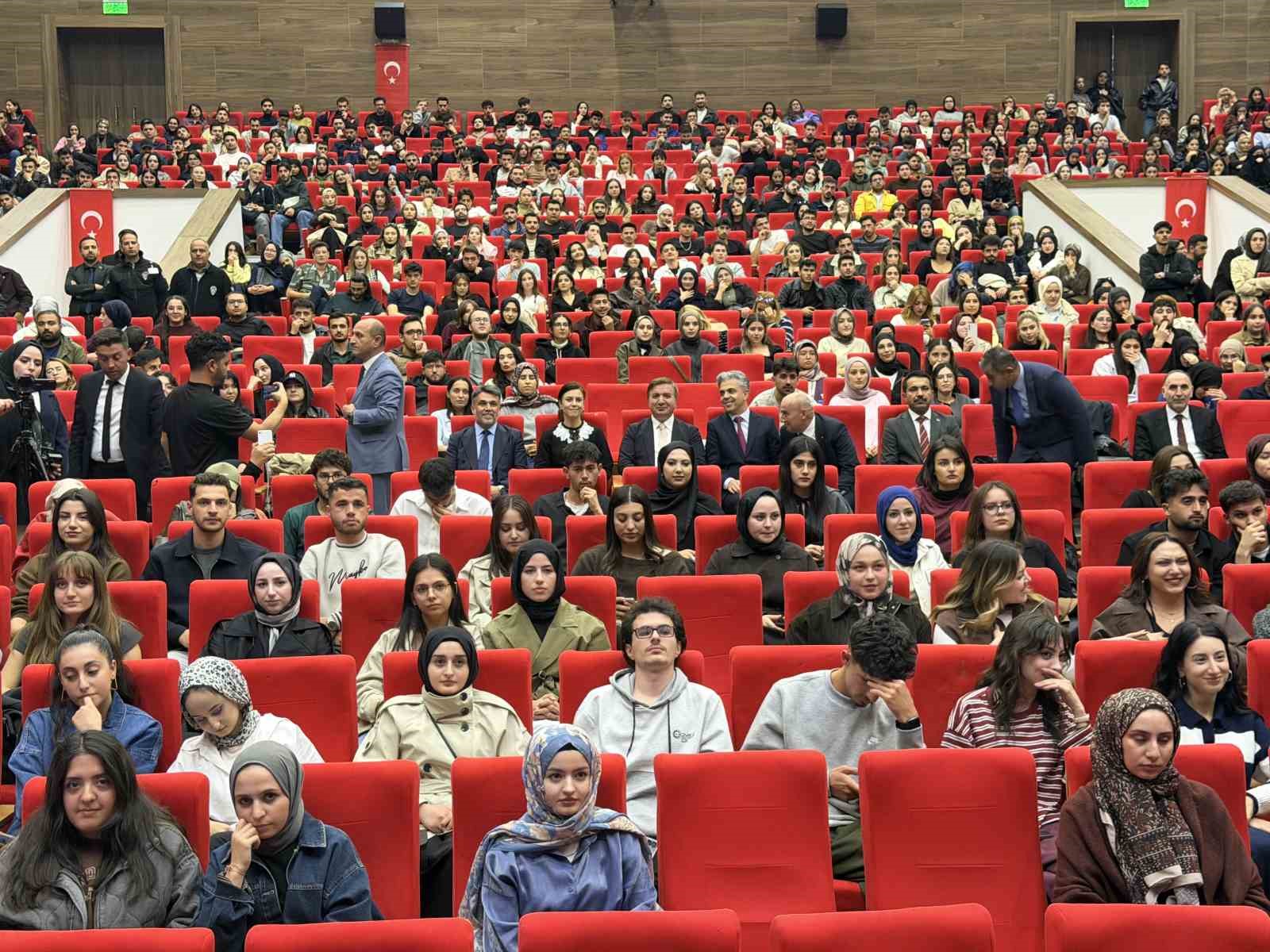 ÜNİVERSİTELİLERE İŞ FIRSATI: 869 KİŞİ ALINACAK
