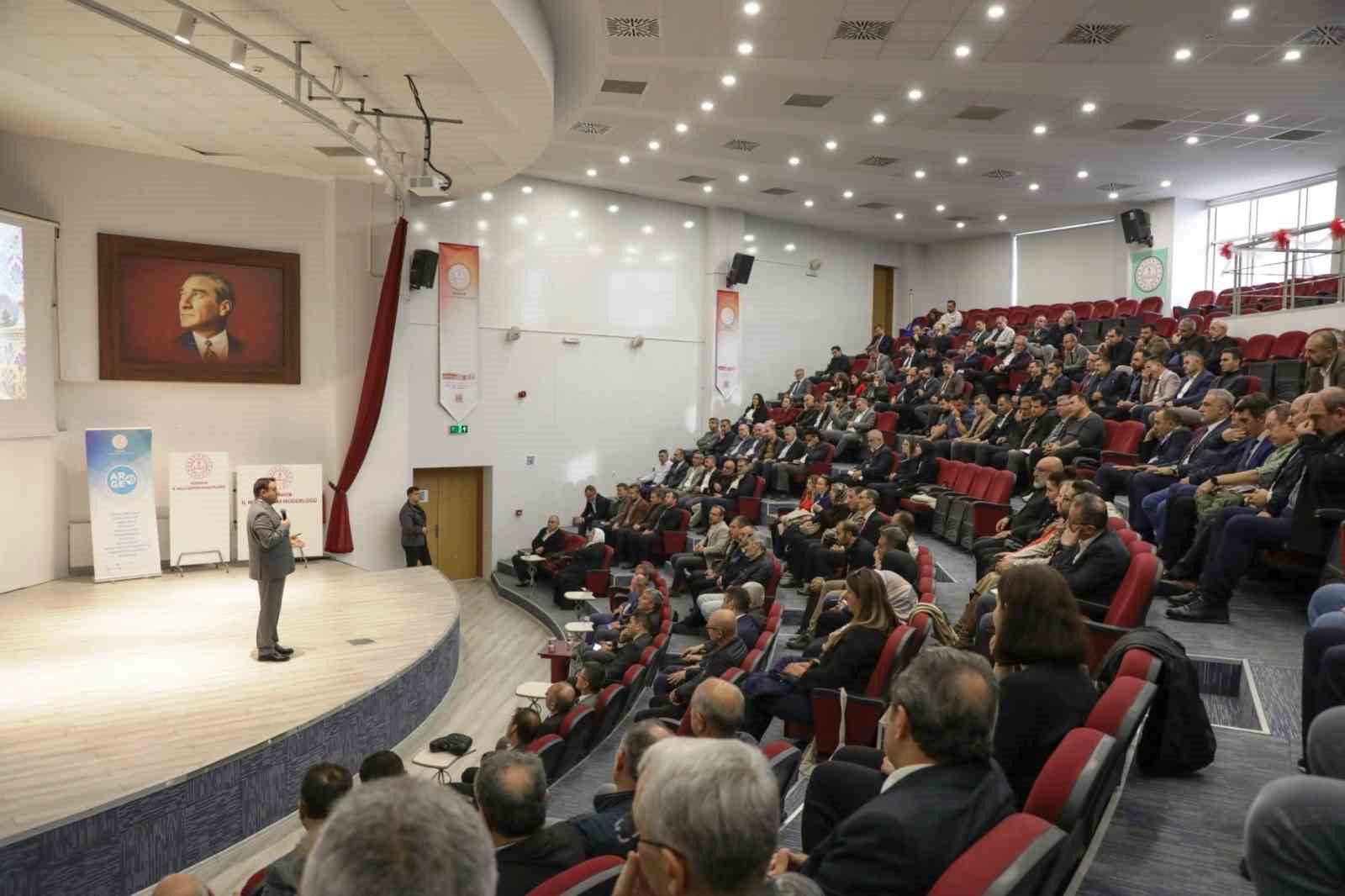 KÜTAHYA’DA 43 ADIM PROJESİ İÇİN OKUL MÜDÜRLERİ BİR ARAYA GELDİ