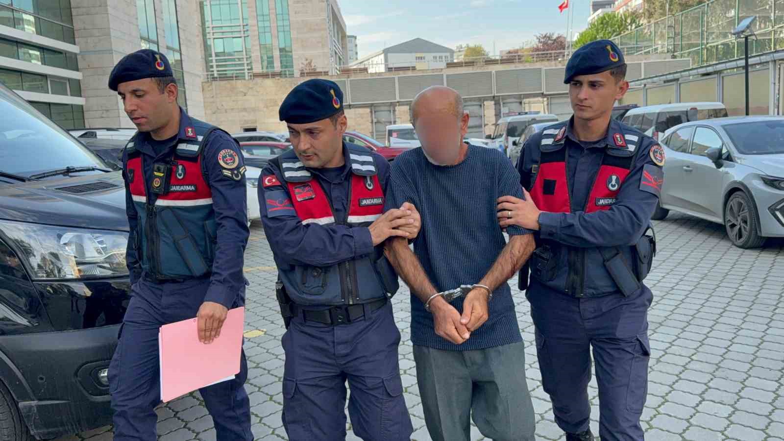 ORMAN ENVANTERLERİNİ ÇALARKEN SUÇÜSTÜ YAKALANDI