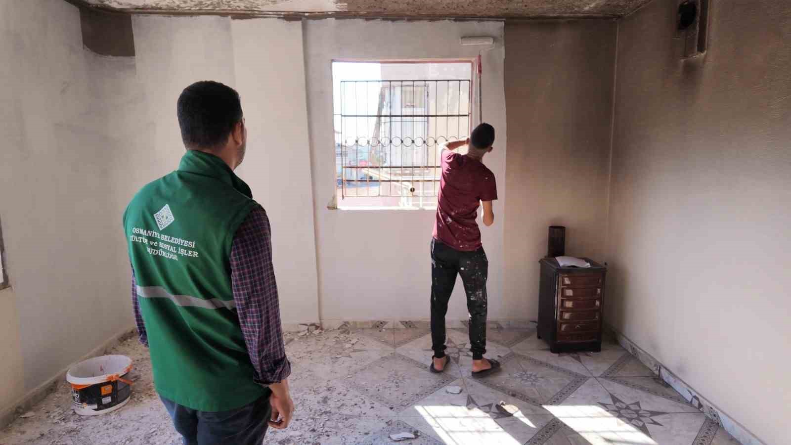 OSMANİYE BELEDİYESİ’NDEN YANGINDA HASAR GÖREN EVE TADİLAT DESTEĞİ