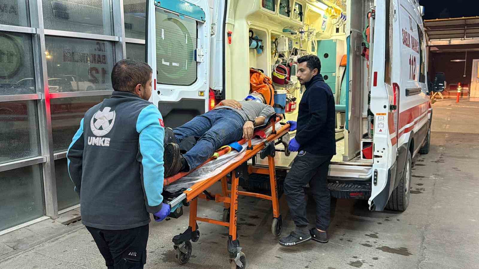 KAYGANLAŞAN YOLDA DEVRİLEN MOTOSİKLETİN SÜRÜCÜSÜ YARALANDI