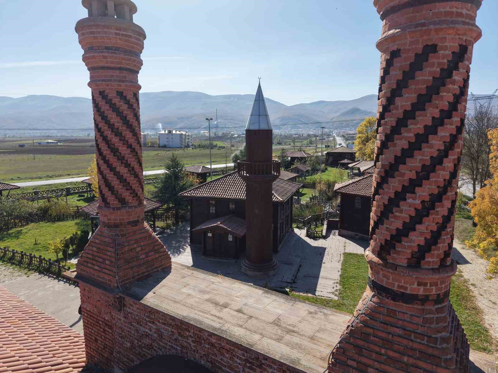 KAYMAKAMIN GİRİŞİMİYLE KURTULDU: ODUN DİYE SATILAN ÜÇ ASIRLIK CAMİNİN İBRETLİK HİKAYESİ