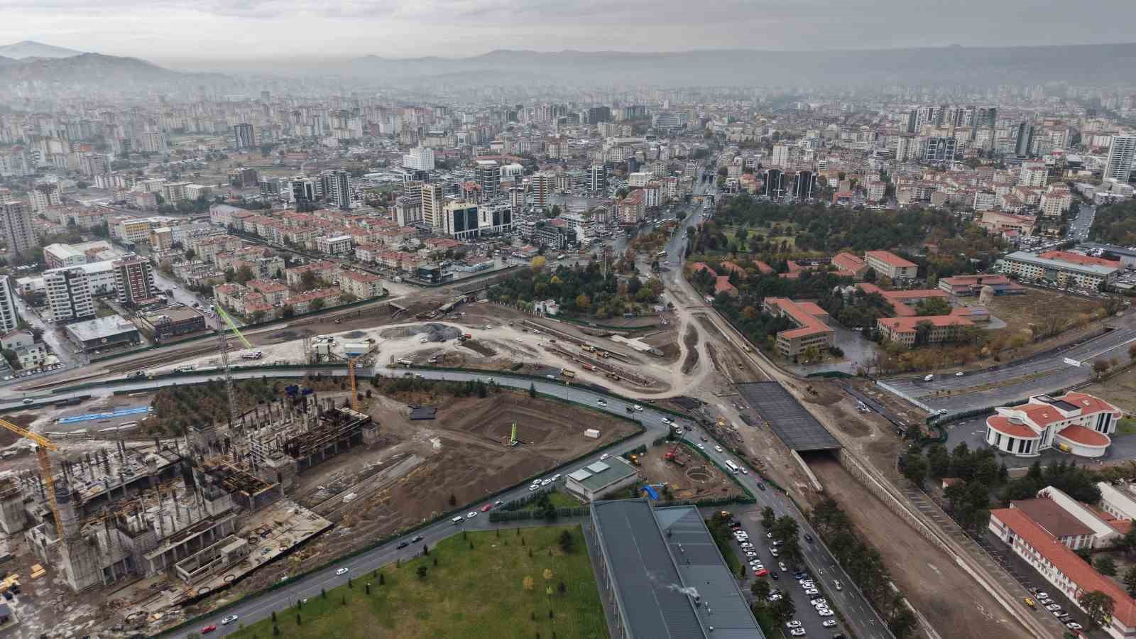 BAŞKAN BÜYÜKKILIÇ KARTAL KATLI KAVŞAĞI’NDA SON DURUMU YERİNDE İNCELEDİ: "BURADA YATIP, BURADA KALKACAĞIZ"