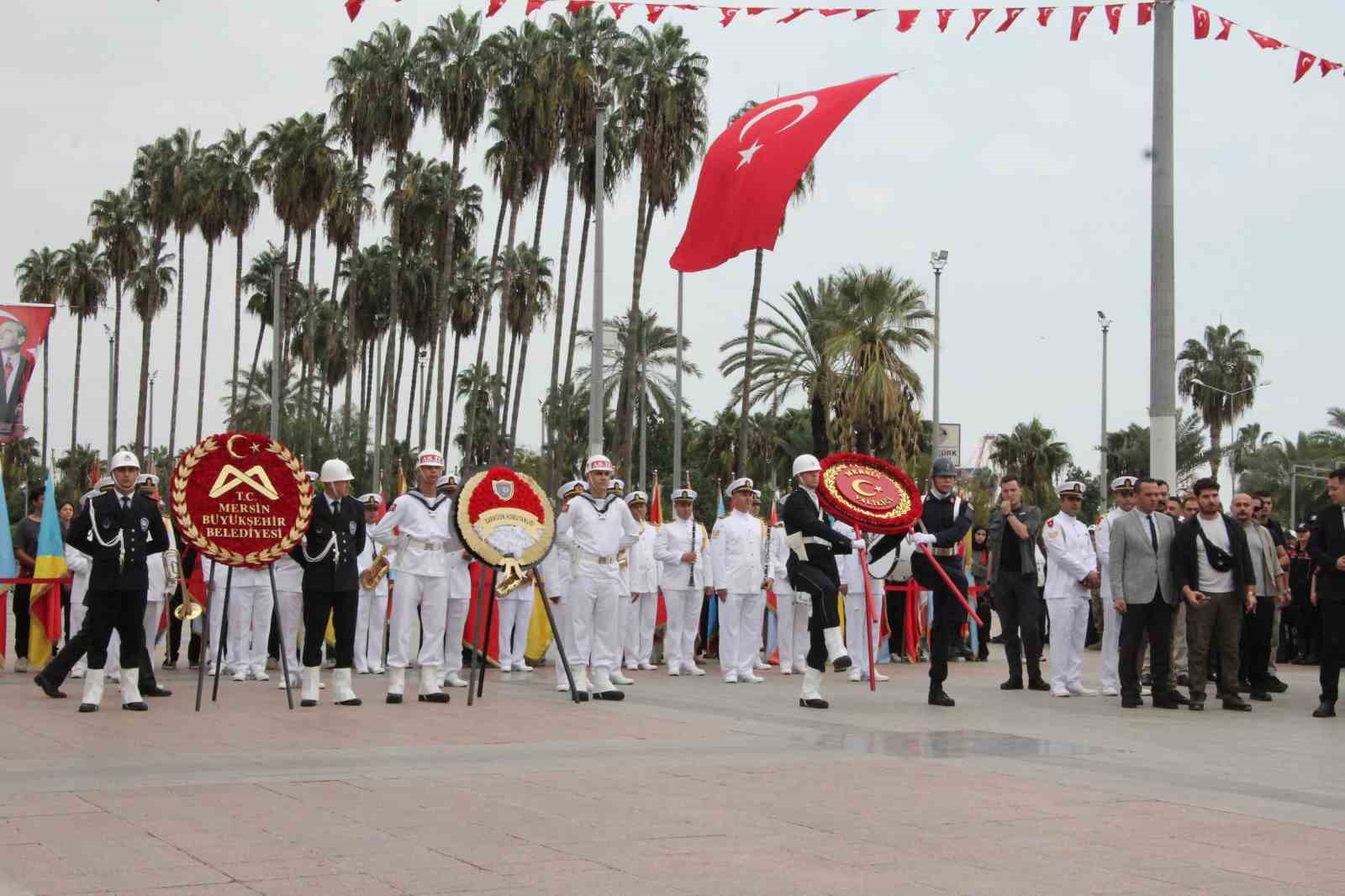 MERSİN’DE CUMHURİYET’İN 103. YILINDA ATATÜRK ANITI’NA ÇELENK SUNULDU