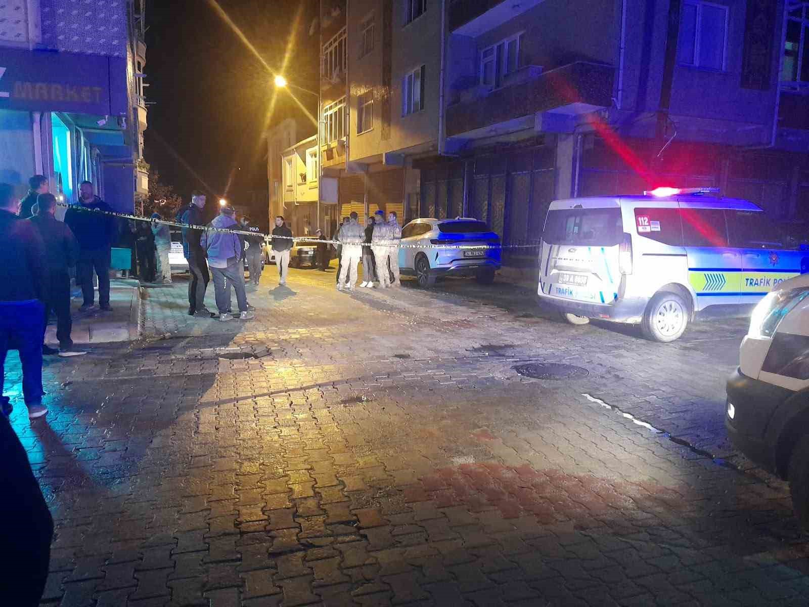 VİZE’DE EŞ CİNAYETİ: EŞİNİ VURUP İNTİHARA KALKIŞTI
