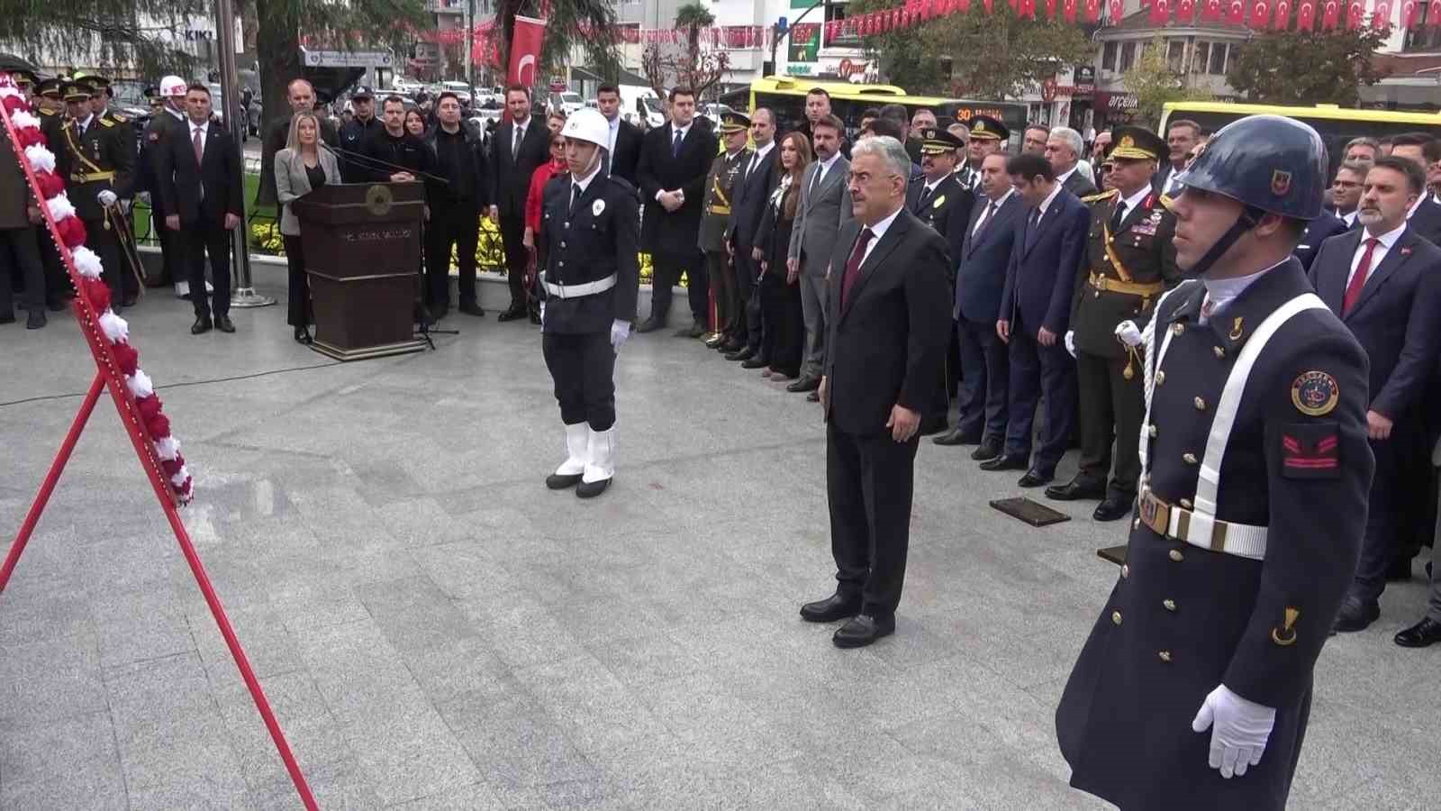CUMHURİYETİN 103. YILINDA ATATÜRK ANITI’NA ÇELENKLER SUNULDU