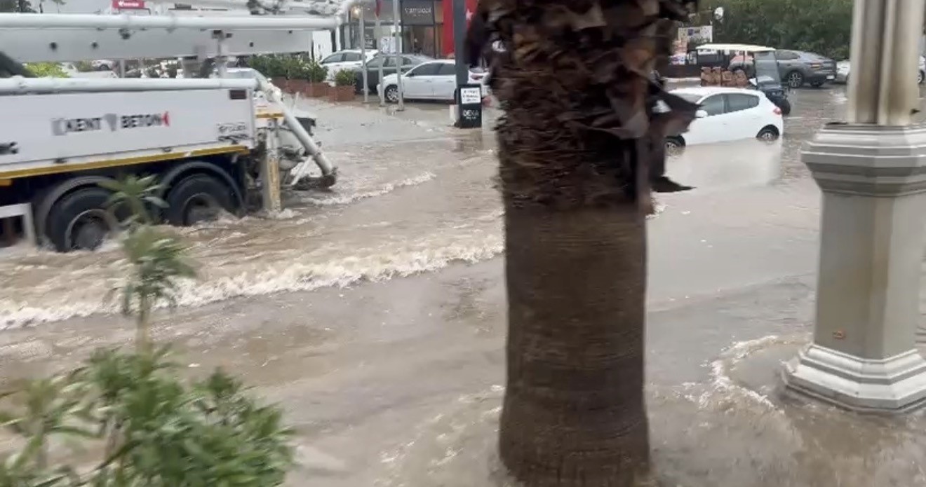 BODRUM SELE TESLİM OLDU, HAMİLE KADIN KURTARILDI