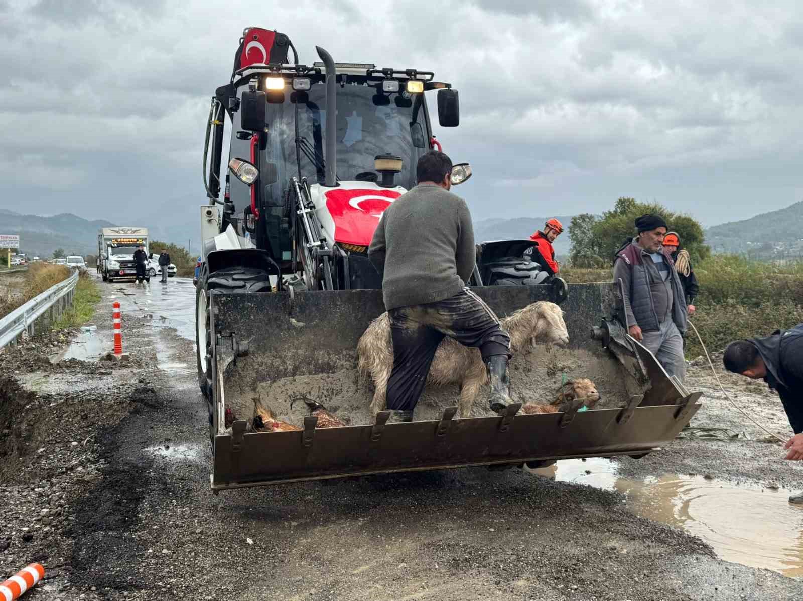 MUĞLA’DA TÜM KURUMLAR YAĞMUR TEYAKKUZUNDA