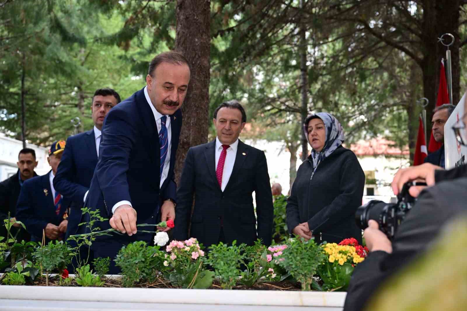 ISPARTA’DA 29 EKİM CUMHURİYET BAYRAMI KUTLAMALARI ÇELENK TÖRENİYLE BAŞLADI