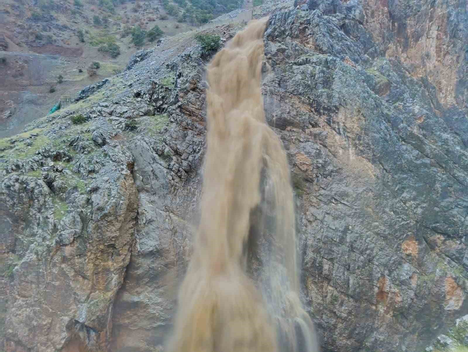 MALATYA’DA SAĞANAK YAĞIŞ TAŞKINLARA NEDEN OLDU