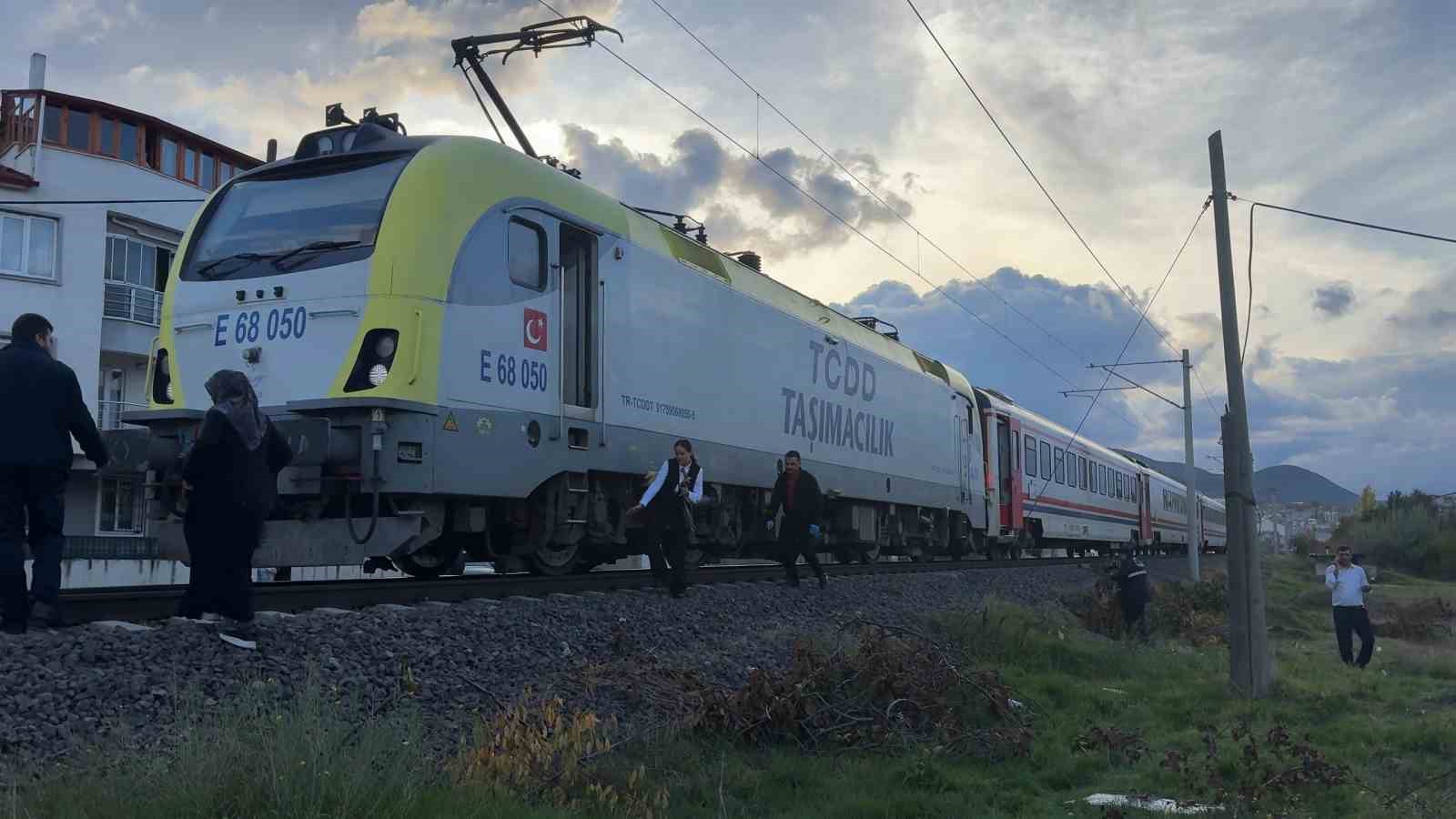KÜTAHYA’DA TRENİN ÇARPTIĞI GENÇ HAYATINI KAYBETTİ